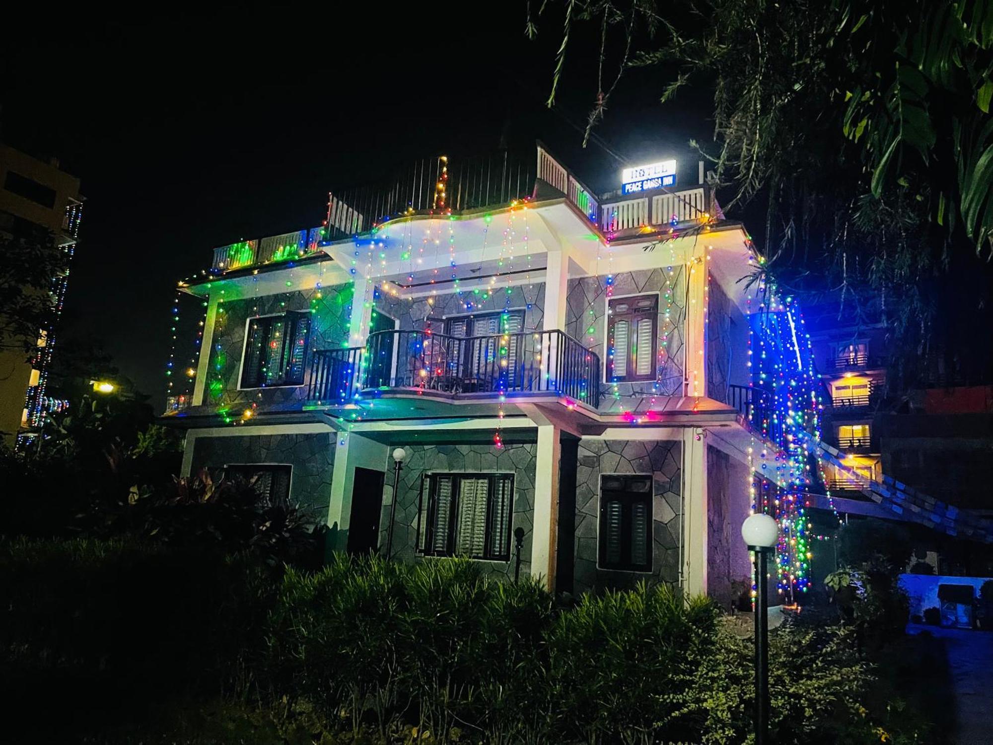 Hotel Peace Ganga Inn Покхара Экстерьер фото